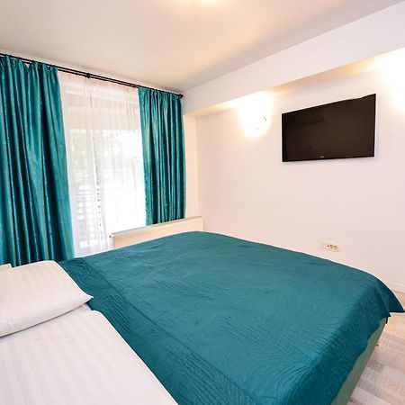 City Center Suite With Terrace Bukarest Exteriör bild